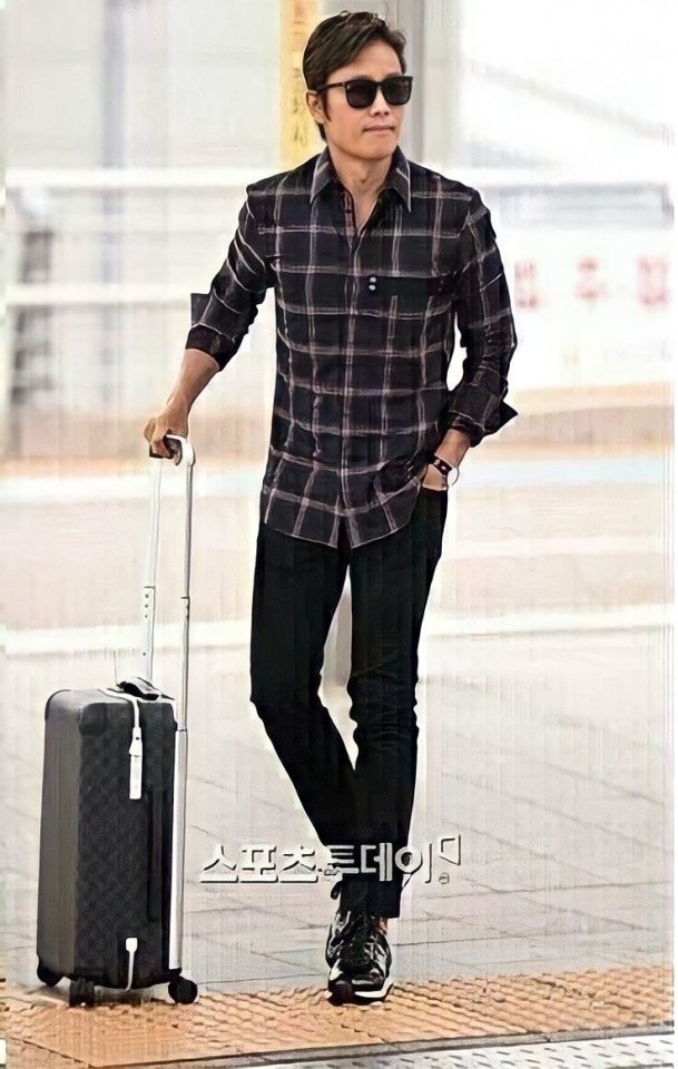 루이비통 다미에 키높이 스니커즈(이병헌 착용)