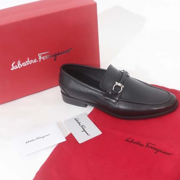 페레가모 간치니 가죽장식 로퍼