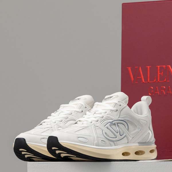 발렌티노 VLOGO 이지조그 로우탑 스니커즈