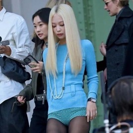 25년 샤넬 벨티드 니트