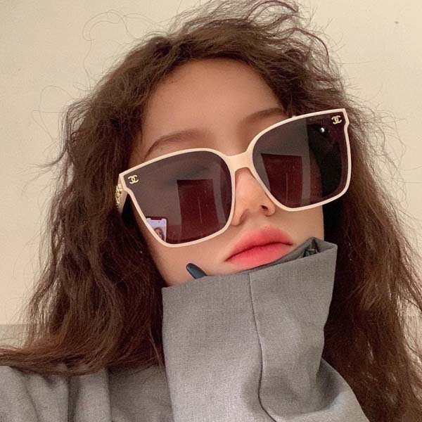 샤넬 레터링 스퀘어 선글라스