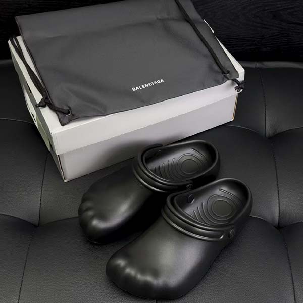 발렌시아가 x 크록스 로고 뮬 샌들 블랙 0729