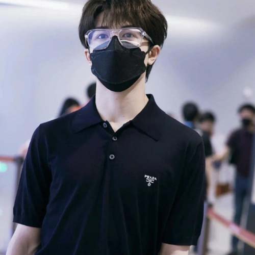 25년 프라다 자수로고 피케 니트 반팔