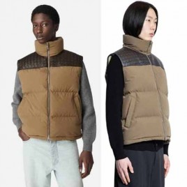 25년 보테가베네타 Padded 하이넥 면다운 조끼 베스트 1008