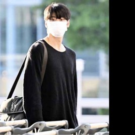 입생로랑 YSL 로고 니키 커플 블랙 메신저백