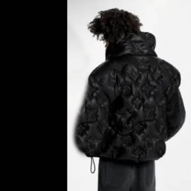 루이비통 모노그램 엠보싱 레더 다운점퍼