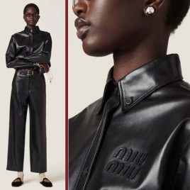 미우미우 로고 디테일 블랙 레더 셔츠 재킷